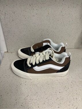 New womens size 7/men’s size 5.5 vans shoes, #F1233